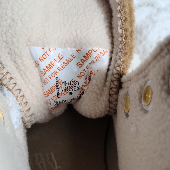 Converse Chuck Taylor All Star High Top Tan 7 Women / 5 Men NWOB - Picture 6 of 6